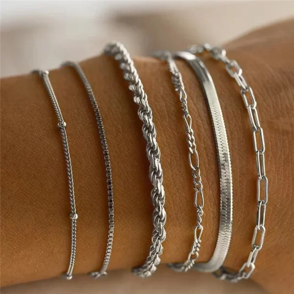 Conjunto de Pulseiras Finas Douradas em Camadas (13)